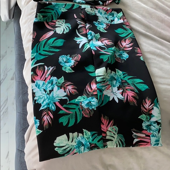 Top and skirt combo - Picture 4 of 5